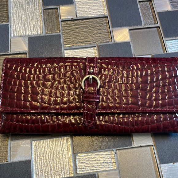 Burgundy wallet - Picture 1 of 3